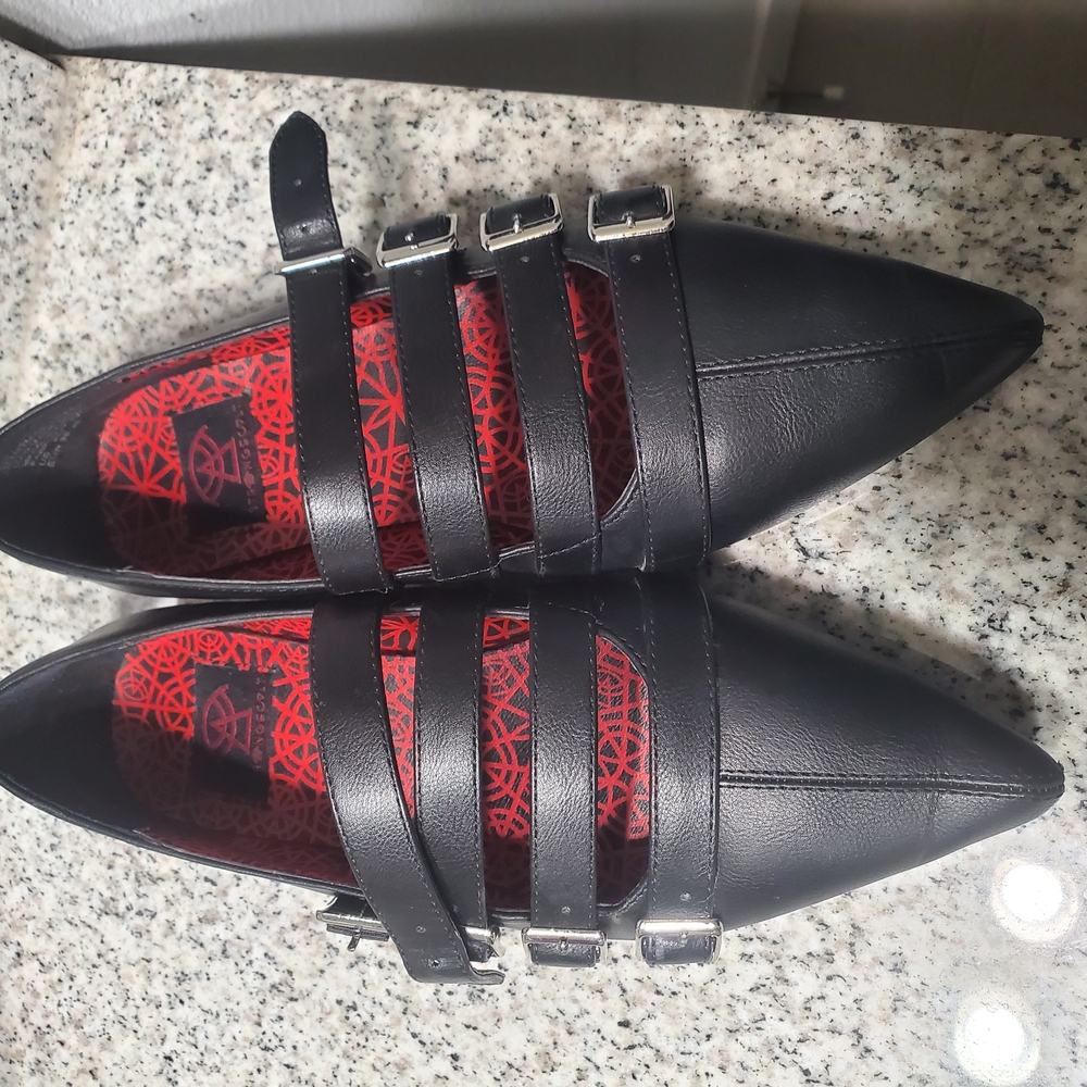 StrangeCult StrangeCvult Coven Flats - EUC Size 8